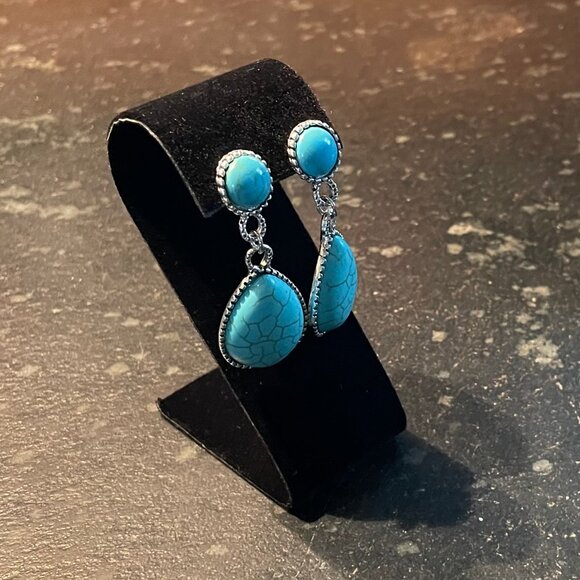 Elegant Curved Velvet-Covered Earring Display (NWOT) - Picture 5 of 7